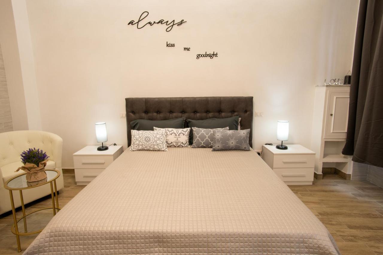 נאפולי Ilioneo Apartments מראה חיצוני תמונה